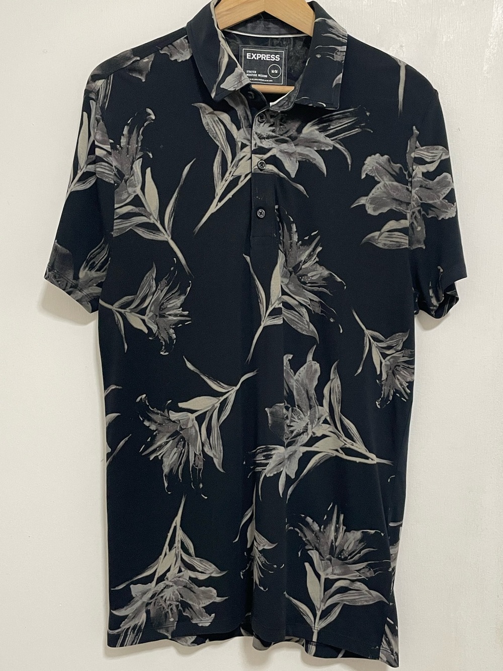 Express Men’s Floral Polo Shirt M Black Gray Stretch Moisture Wicking Cotton